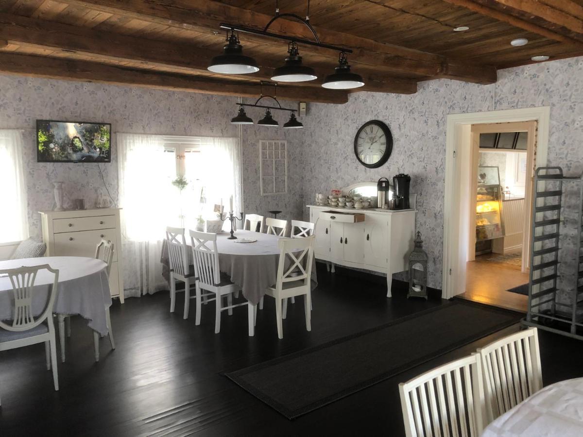 Bredsjoe Gamla Herrgard White Dream Mansion Hällefors Exterior photo