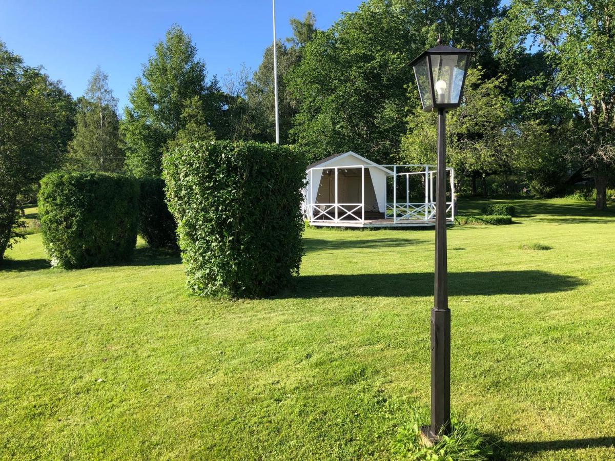 Bredsjoe Gamla Herrgard White Dream Mansion Hällefors Exterior photo
