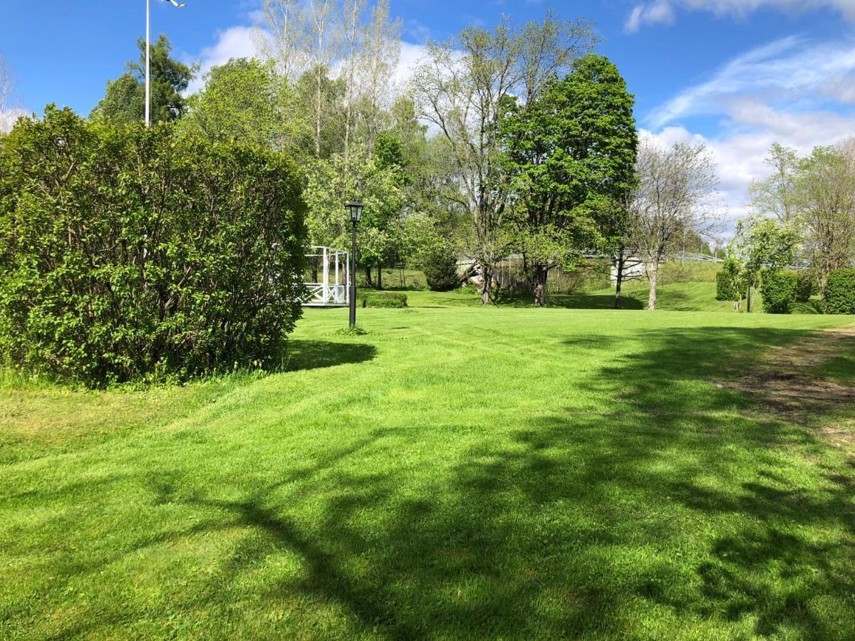 Bredsjoe Gamla Herrgard White Dream Mansion Hällefors Exterior photo